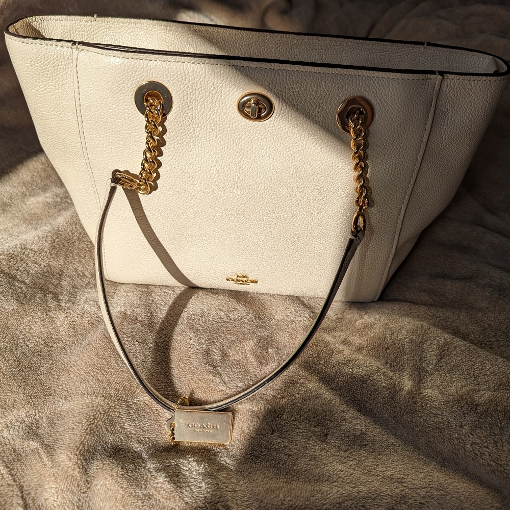 Coach Women's Pebbled Turnlock Chain Tote
